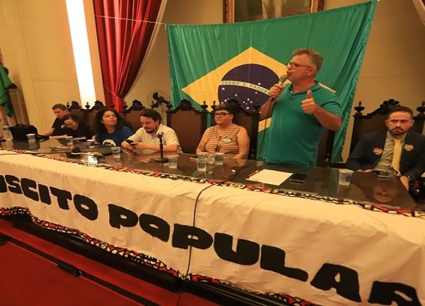 CUT e movimentos lançam plebiscito sobre redução de jornada e fim da escala 6x1